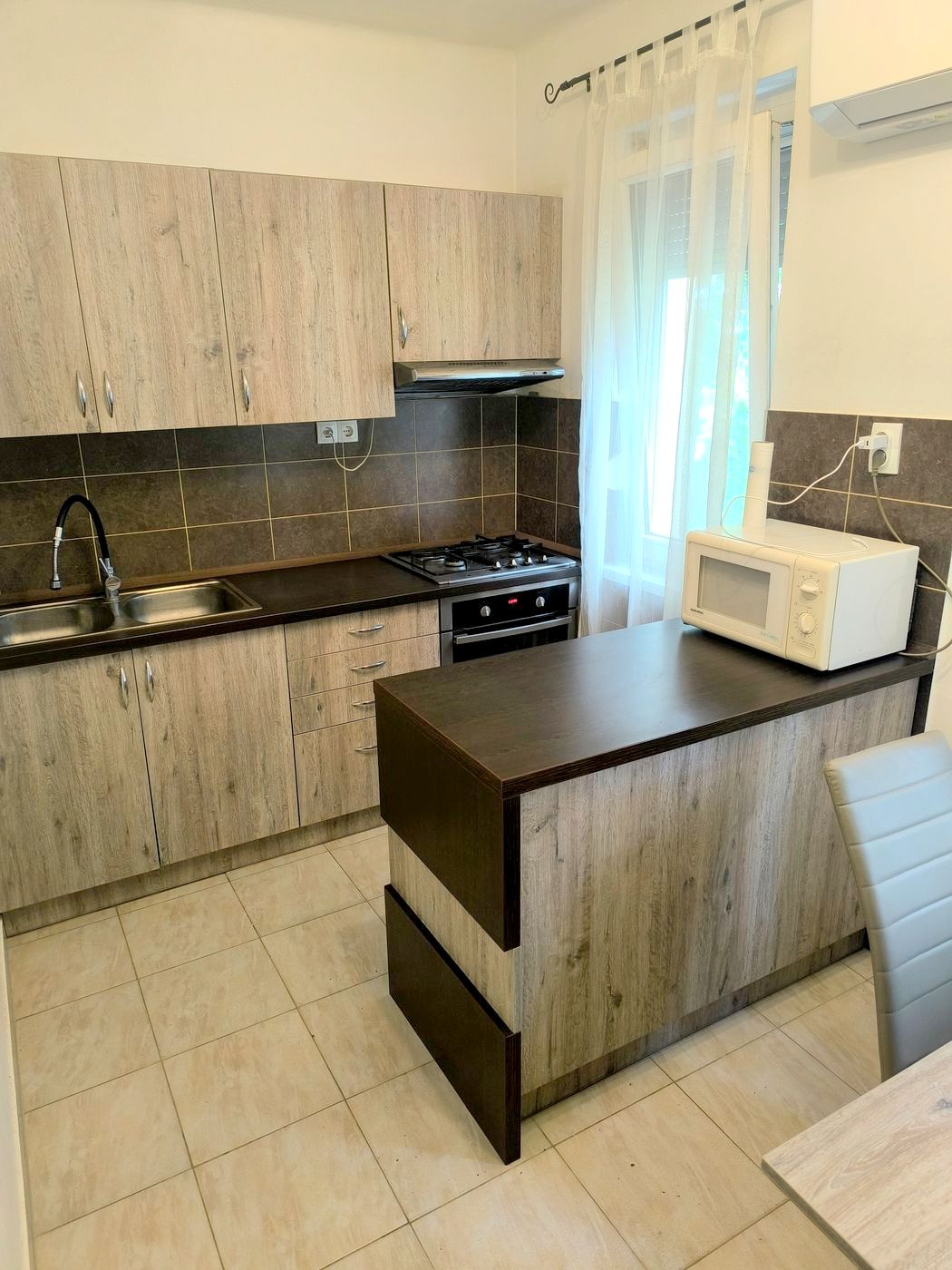 Debrecen Kassai úton 36 m²-es, 2 szobás, bútorozott lakás eladó!