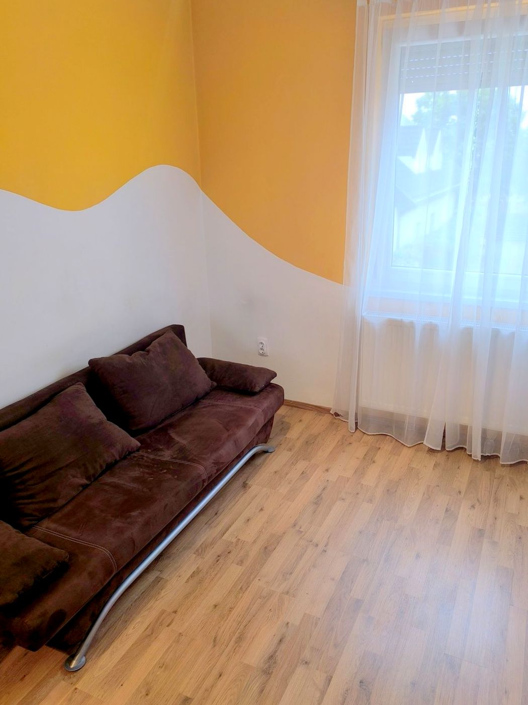 Debrecen Kassai úton 36 m²-es, 2 szobás, bútorozott lakás eladó!