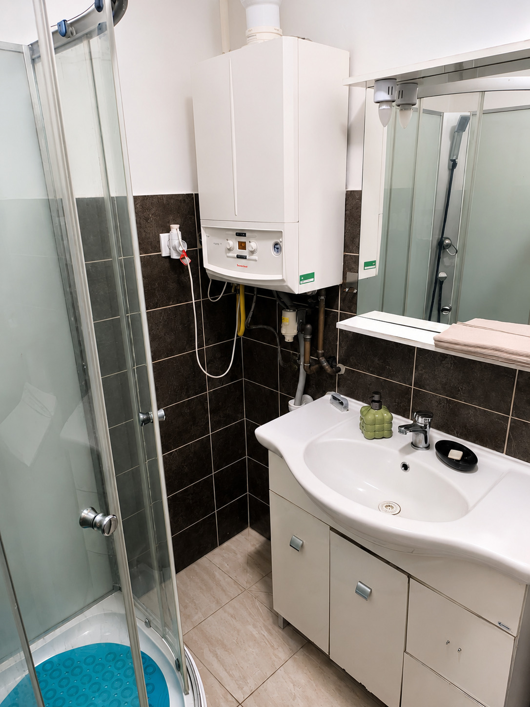 Debrecen Kassai úton 36 m²-es, 2 szobás, bútorozott lakás eladó!