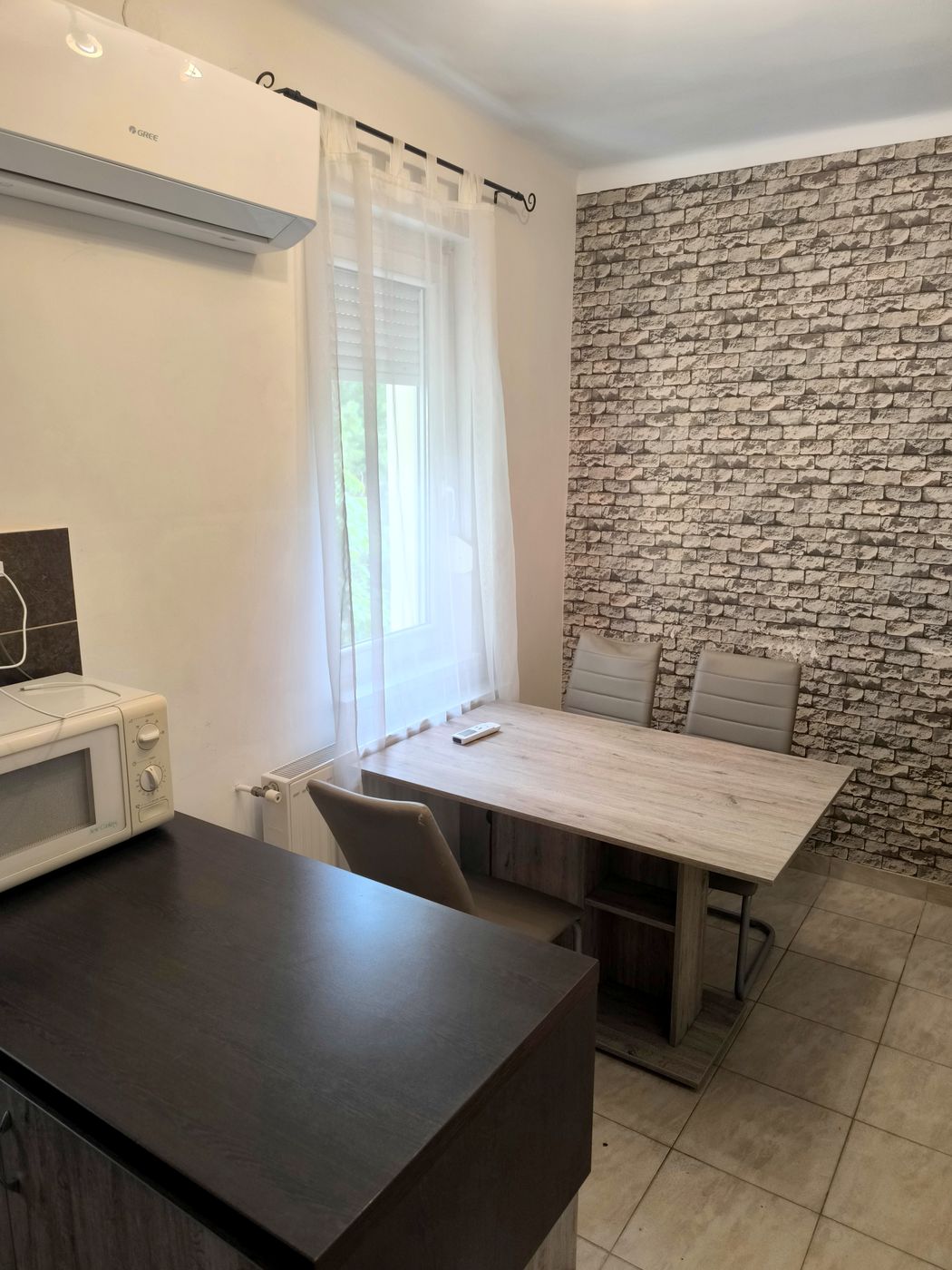 Debrecen Kassai úton 36 m²-es, 2 szobás, bútorozott lakás eladó!