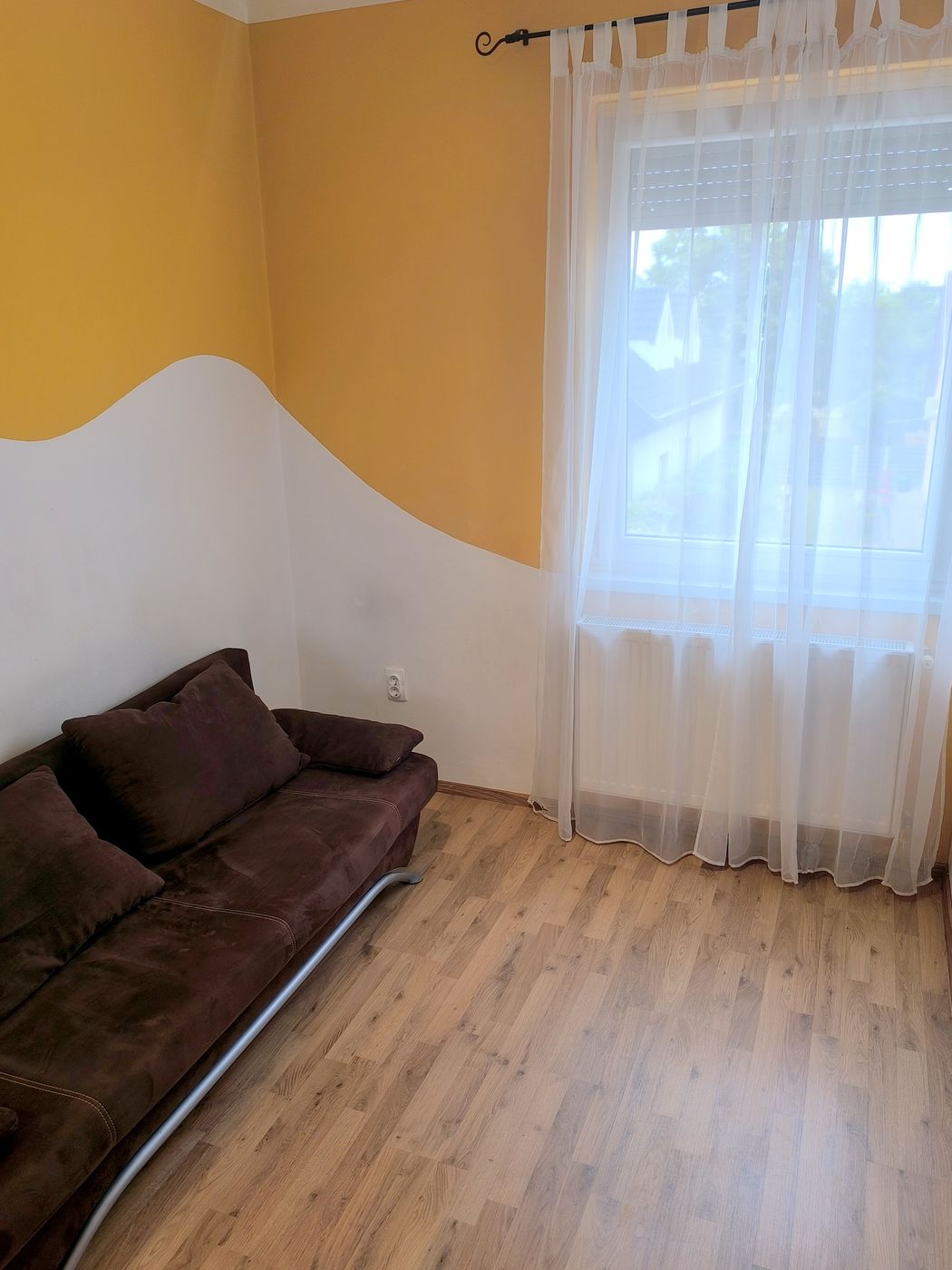 Debrecen Kassai úton 36 m²-es, 2 szobás, bútorozott lakás eladó!