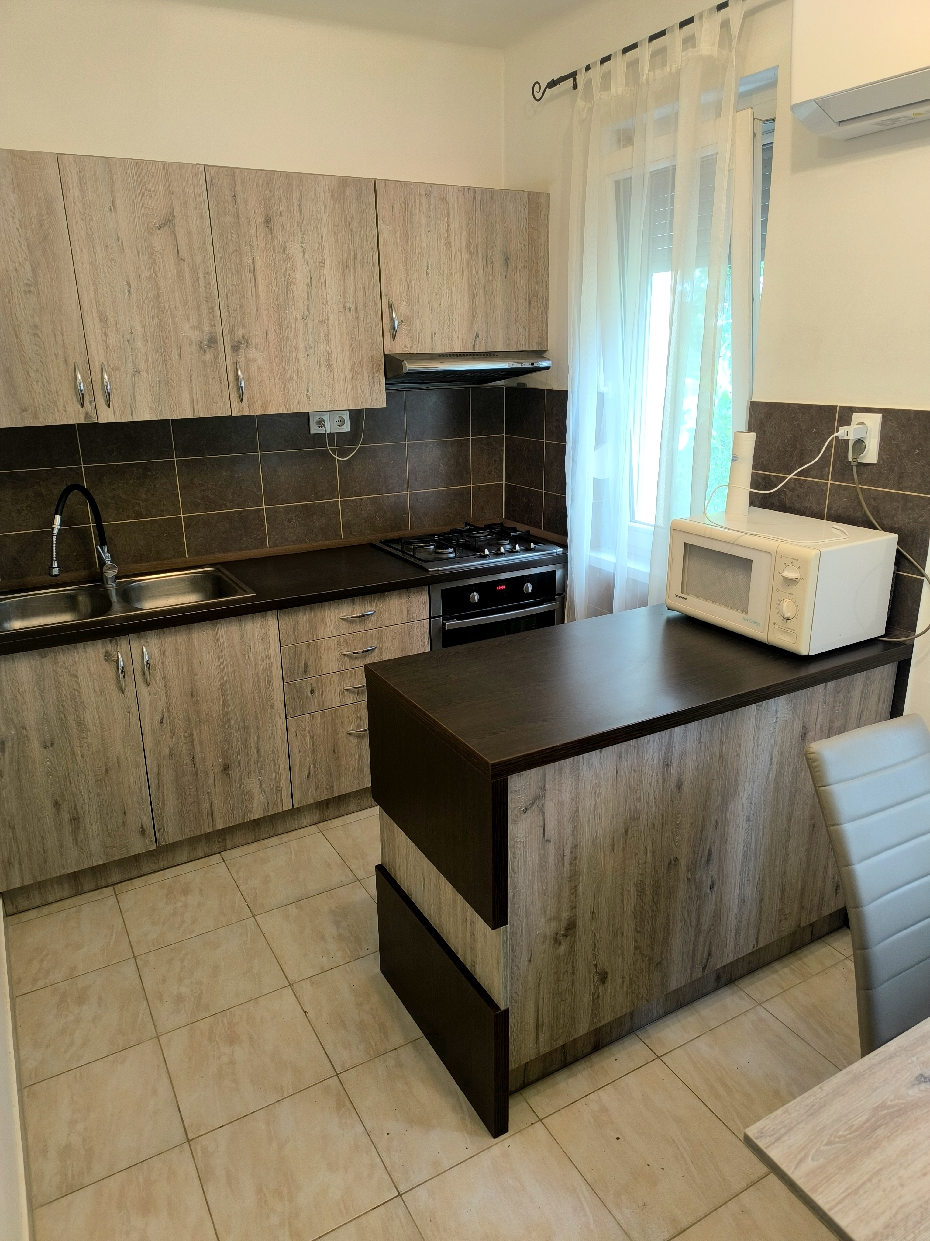 Debrecen Kassai úton 36 m²-es, 2 szobás, bútorozott lakás eladó!