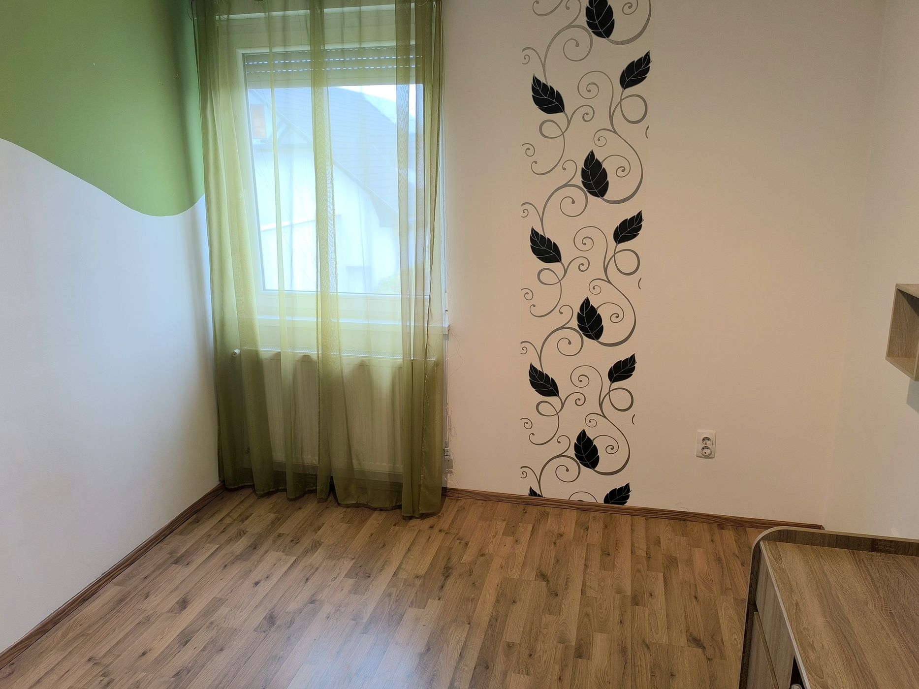 Debrecen Kassai úton 36 m²-es, 2 szobás, bútorozott lakás eladó!