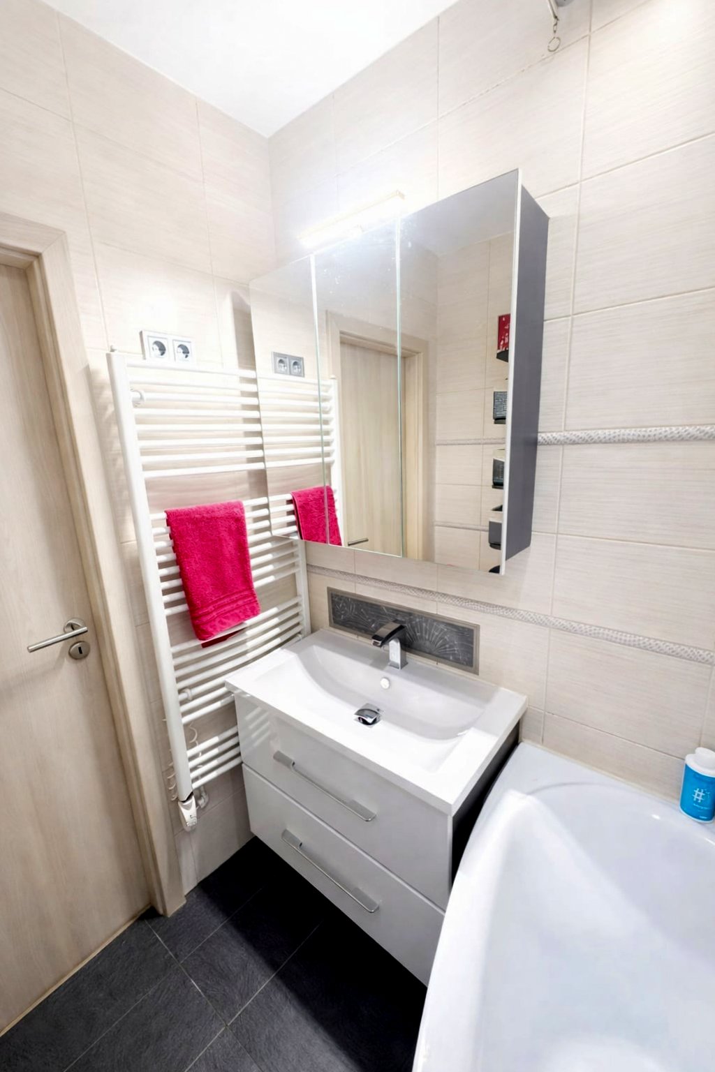 Debrecen, Tócóvölgyben 3 szobás, 2. emeleti lakás eladó!