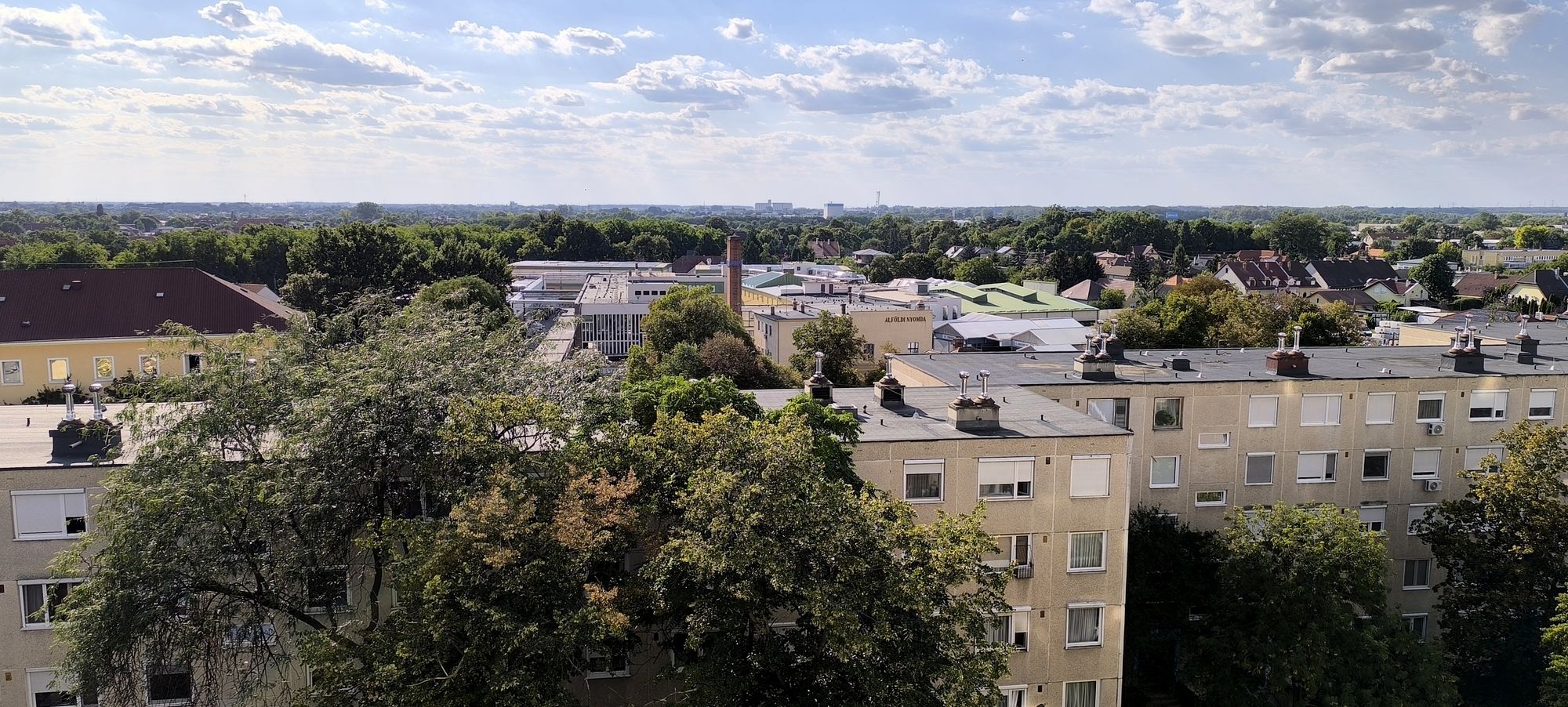 Debrecen Vénkertben, a Domokos Lajos utcán, 35 m²-es lakás eladó!
