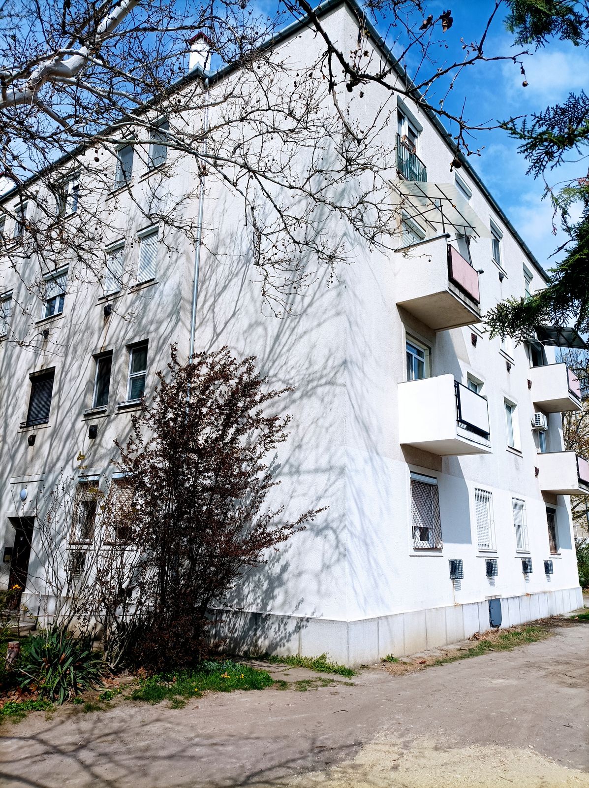 Egyetemközeli lakás Debrecen szívében – azonnal költözhető!