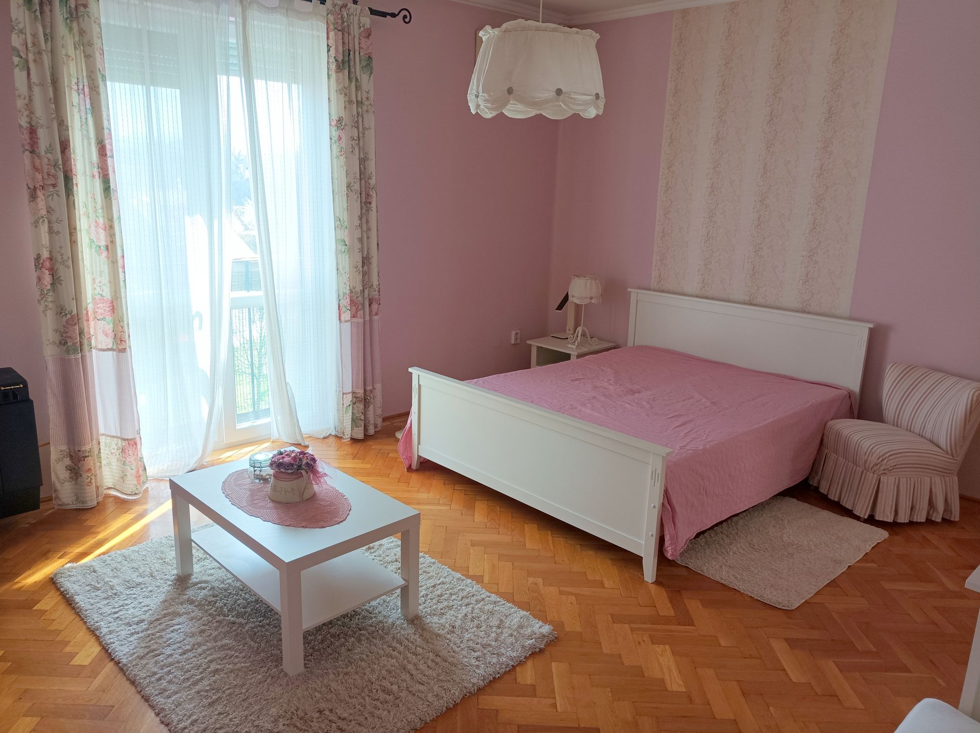 Egyetemközeli lakás Debrecen szívében – azonnal költözhető!
