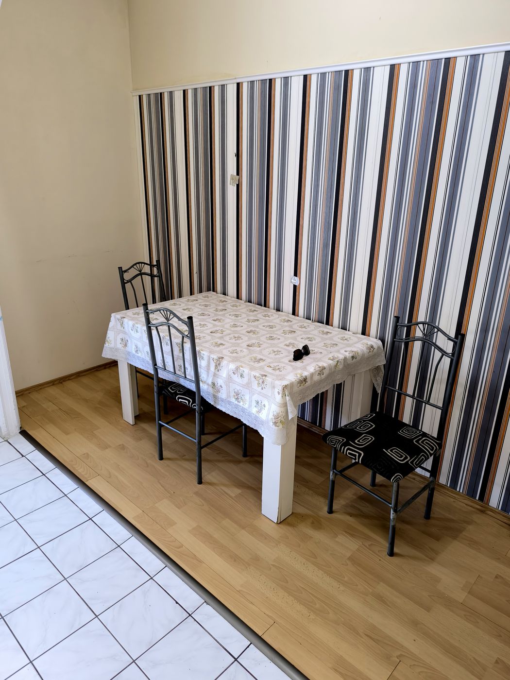 Debrecen-Epreskertben, a Déli Ipari Park közelében 56 m2-es, 2 szobás, berendezett téglalakás eladó!
