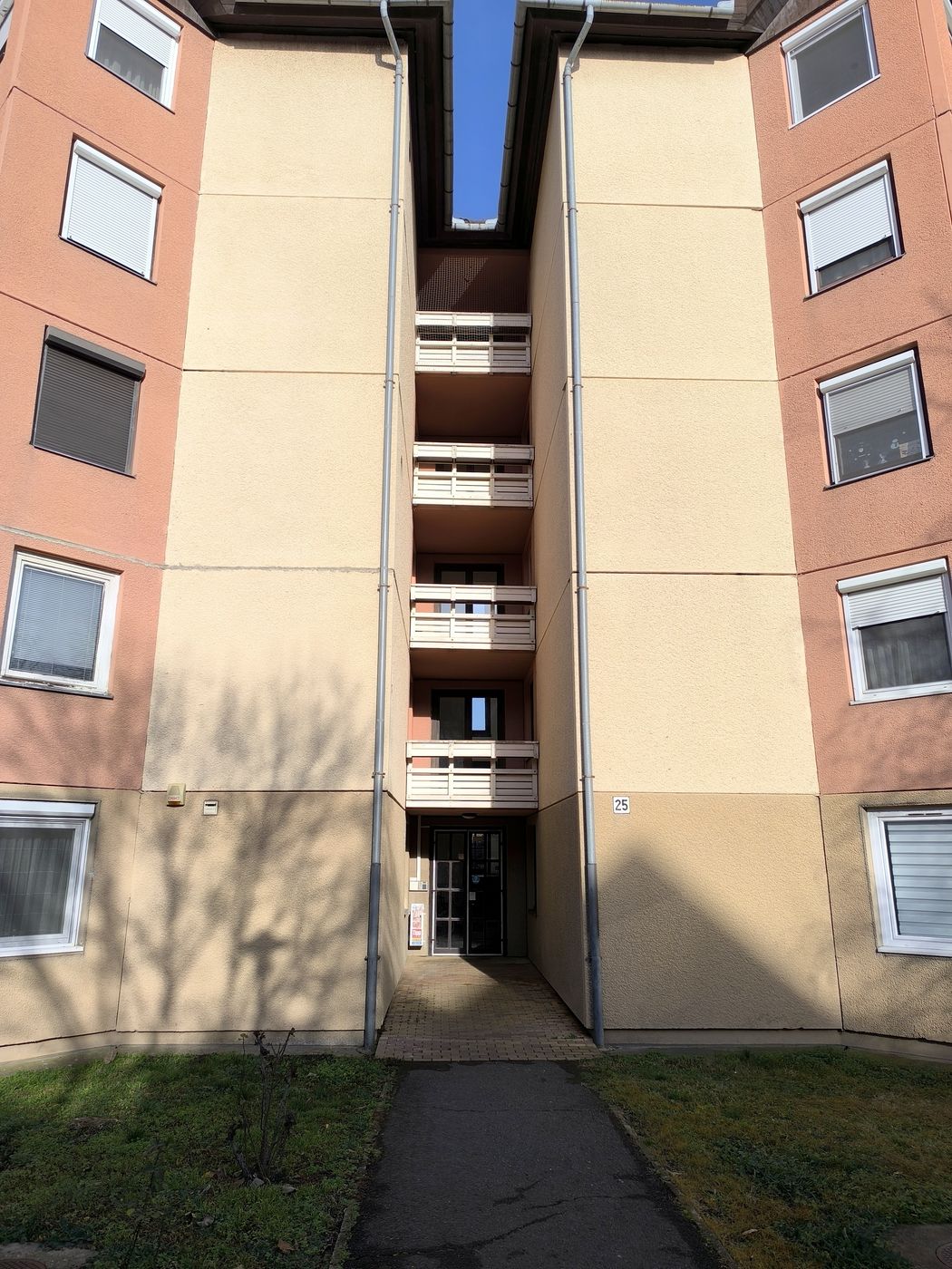 Debrecen Vezért utcán 41 m2 -es lakás eladó!